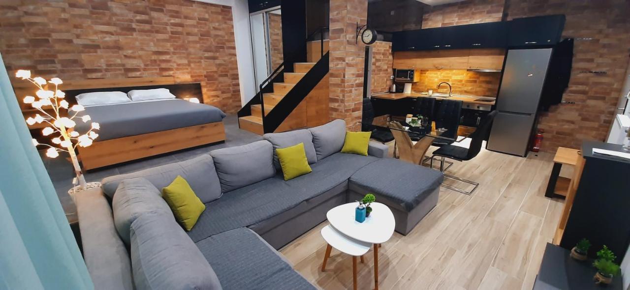 Alexander Apartment *