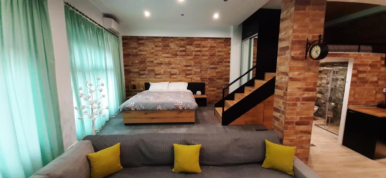 Alexander Apartment *