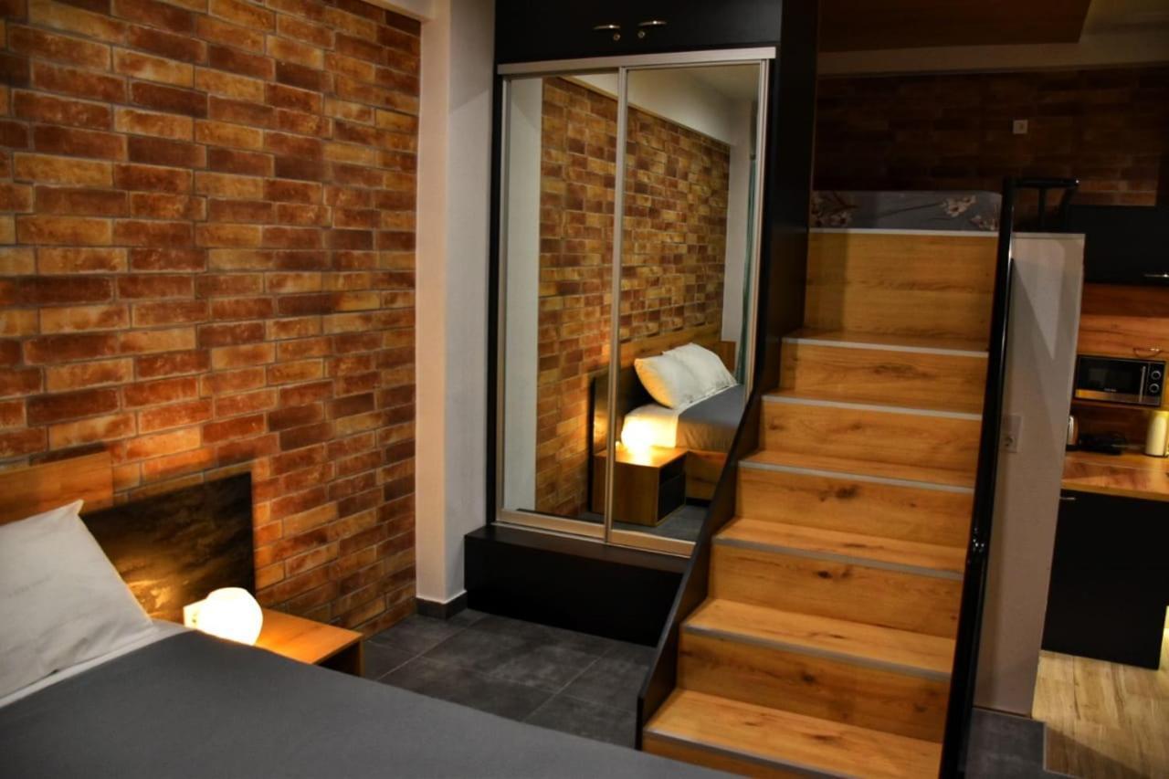 Alexander Apartment *
